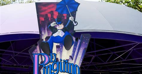 El Pingüino con su paraguas característico