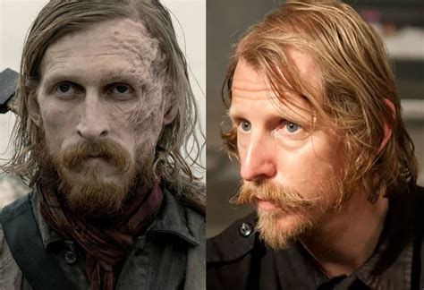 Miho y Dwight investigando