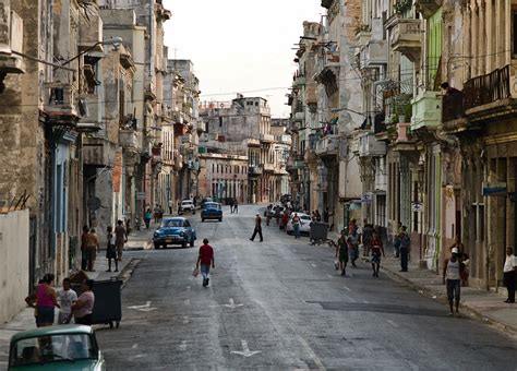 Ciclista rubia en La Habana