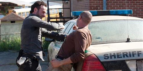 Rick apuñalando a Shane