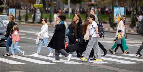 Familia en una situación cotidiana divertida