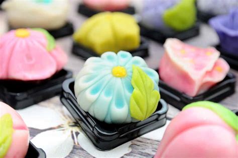 Una hermosa pastelería tradicional japonesa.