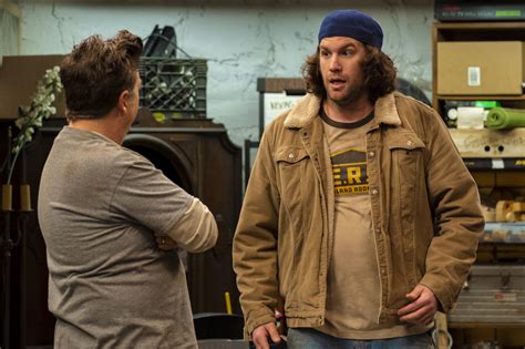 Eric Petersen y Alex Bonifer en la serie Kevin Can F**k Himself