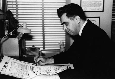 Jack Kirby dibujando cómics