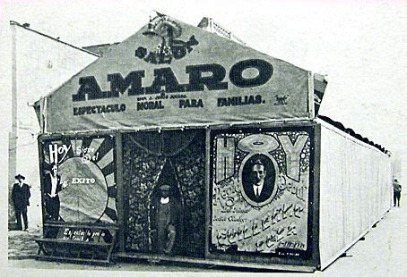 Fotografía histórica de un teatro de carpa mexicano