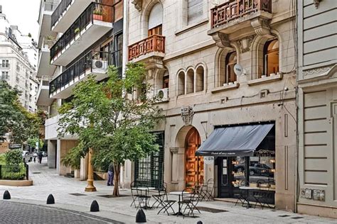 Fotografía de una calle de Buenos Aires que podría inspirar una escena de la novela gráfica