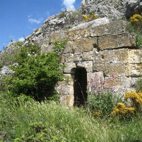 Cueva de Aguilar de Campoo donde supuestamente reposan los restos de Bernardo del Carpio