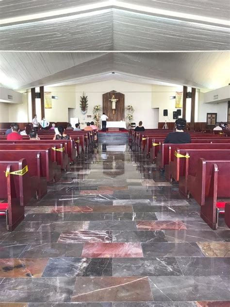Interior de la iglesia de Nyarubuye con restos de las víctimas