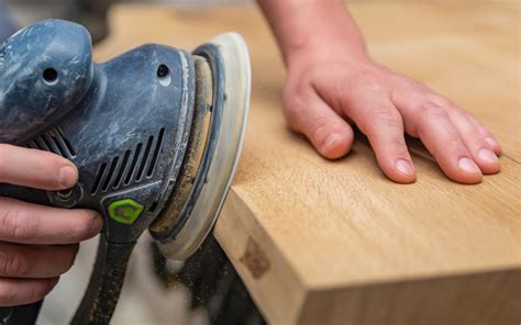 Herramientas para lijar sillas de madera