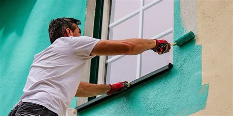 Comparativa de acabados de pintura en sillas de madera