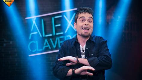 humorista Alex Clavero actuando