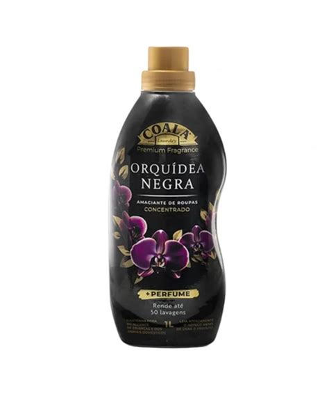Viñeta de Orquídea Negra en combate contra villanos