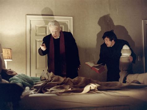 Montaje de escenas icónicas de películas de terror de los 80