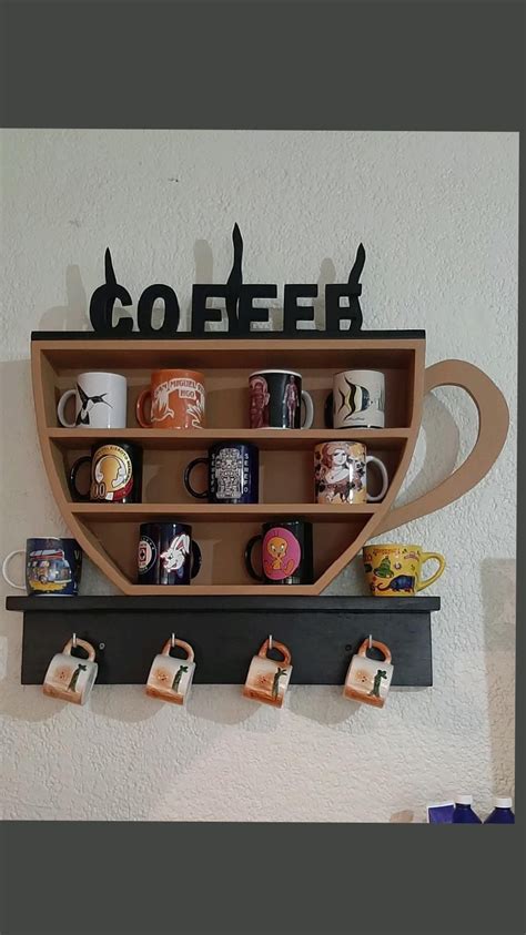 Colección de tazas y otros artículos de menaje con diseño de Pikachu
