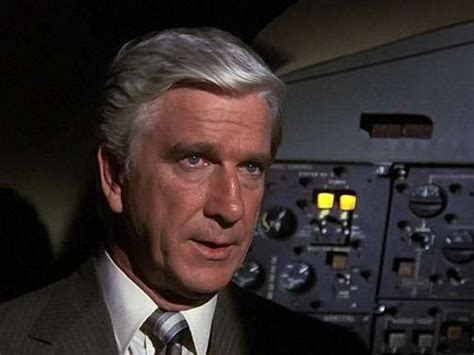 Leslie Nielsen como el Dr. Rumack en 