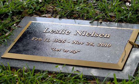 Epitafio de Leslie Nielsen: 