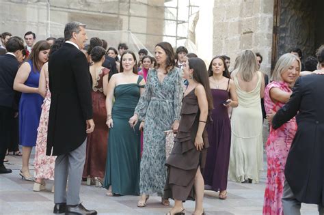 Familia reunida en boda