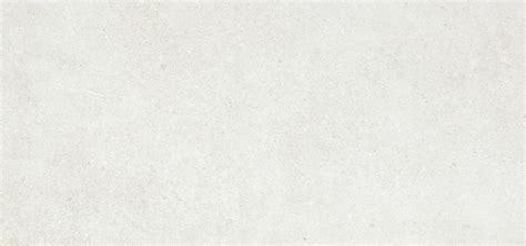 Azulejos de porcelana Pietra Italia White de 24 x 48 para pared, banco y piso de ducha con acabado R11 & Chevron Pared decorativa y nicho de ducha de malla pulida plateada de Arizona Tile