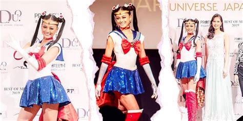 Chica disfrazada de Sailor Moon en un evento de manga