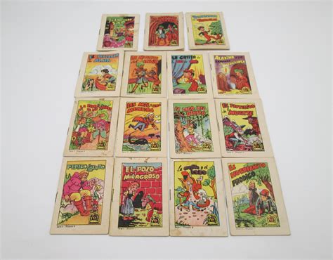 Colección de tebeos infantiles apilados