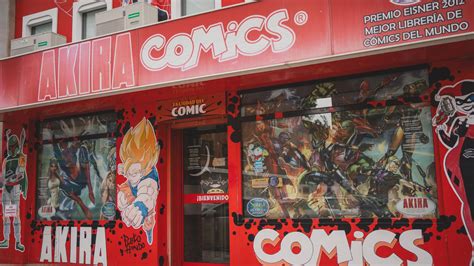Fachada de la tienda Akira Cómics