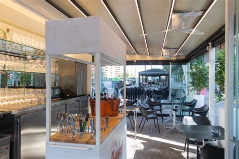 Terraza cubierta del Restaurante Bocatería Tebeo