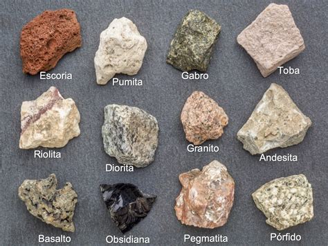 Ejemplos de diferentes tipos de feldespatos: labradorita, piedra lunar, amazonita