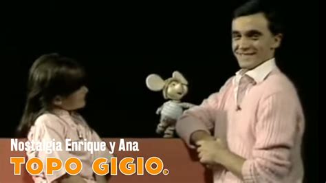 Topo Gigio y Enrique y Ana cantando 