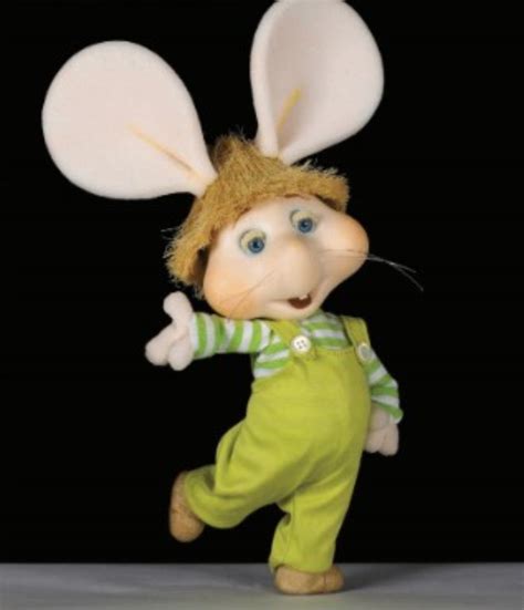 Personaje de Topo Gigio como astronauta
