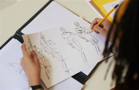 Boceto inicial de la pose de Kakashi