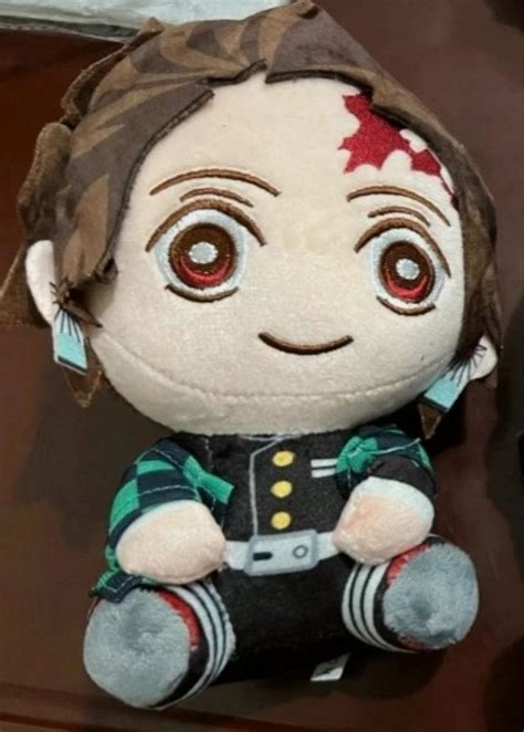 Tanjirou entrenando con el muñeco Yoriichi