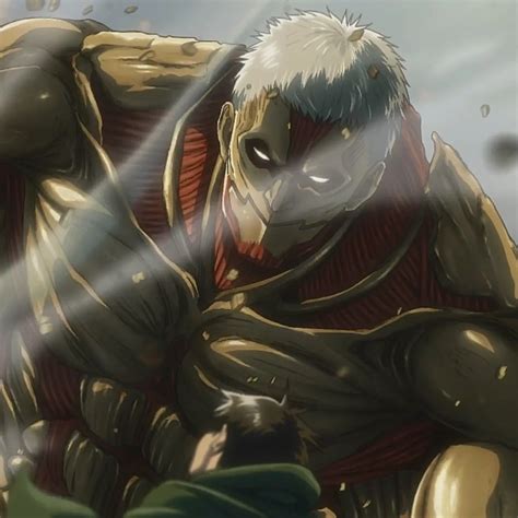 Reiner Braun en su forma de Titán Blindado