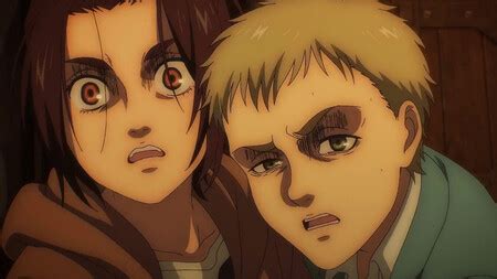 Gabi y Falco observando la batalla