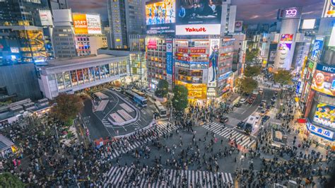 Imagen promocional de Chizuru en Shibuya Scramble Crossing