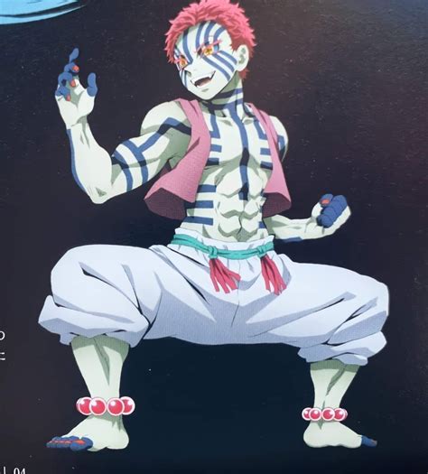 Akaza, la Luna Superior Tres, en pose de combate