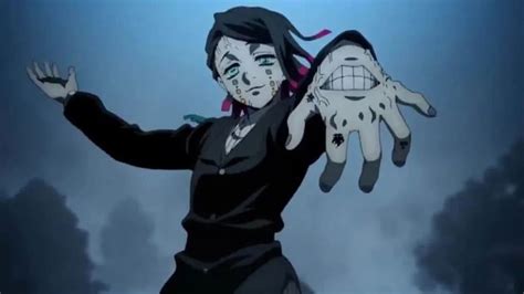 Enmu, la Luna Inferior Uno, manipulando los sueños de sus víctimas