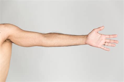 Comparación de Sasuke con un brazo y con dos brazos