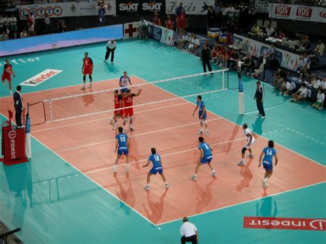 Miya Atsumu en acción durante un partido de voleibol