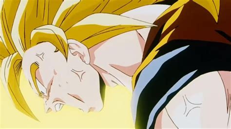 Gokú transformándose en Super Saiyajin