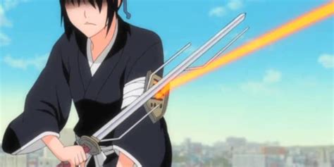 Hinamori atacando con su Zanpakuto