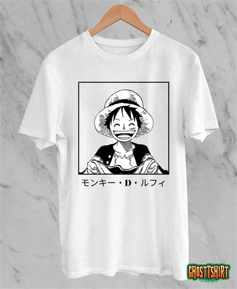 Estampados de personajes de One Piece en playeras
