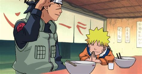 Iruka y Naruto compartiendo un tazón de ramen
