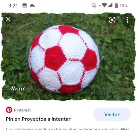 Comparativa visual de una bola de ganchillo redonda y una hexagonal.