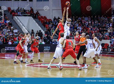 Ilustración de Allen Iverson en acción durante un partido de baloncesto