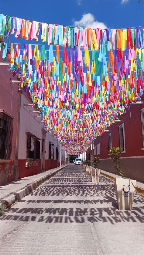 Calles de Suna decoradas para una ceremonia