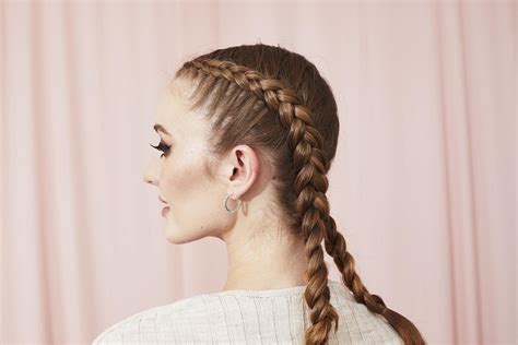Peinado de Dai con dos trenzas delanteras