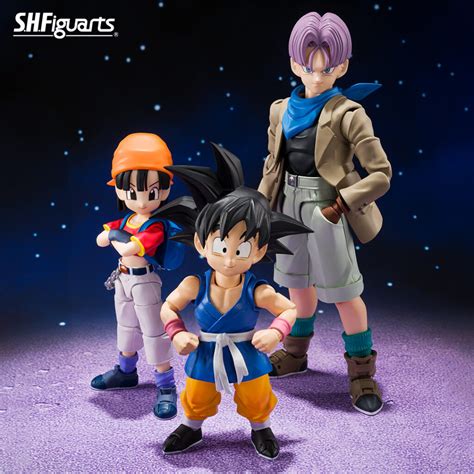 Pan junto a Goku y Trunks en Dragon Ball GT