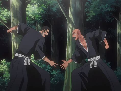 Ikkaku Madarame y Tetsuzaemon Iba compartiendo sake
