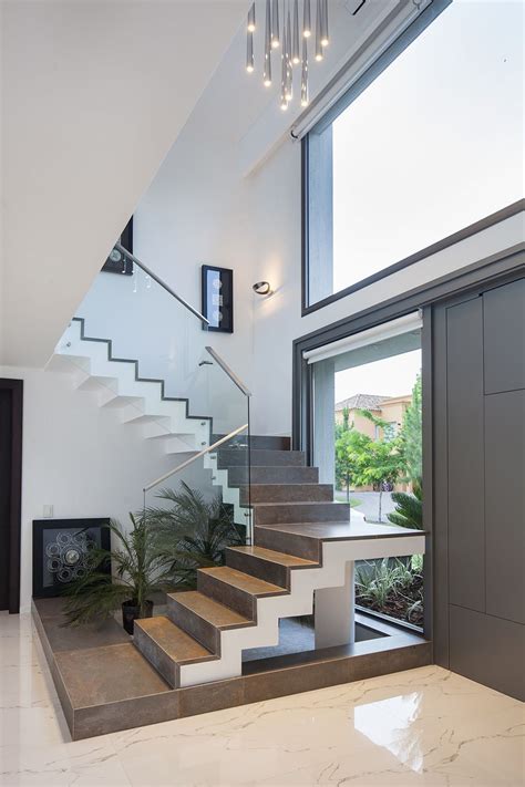 Casa NA, interior con escaleras
