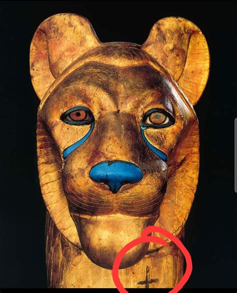 Detalle de las dos cabezas de Aaroniero